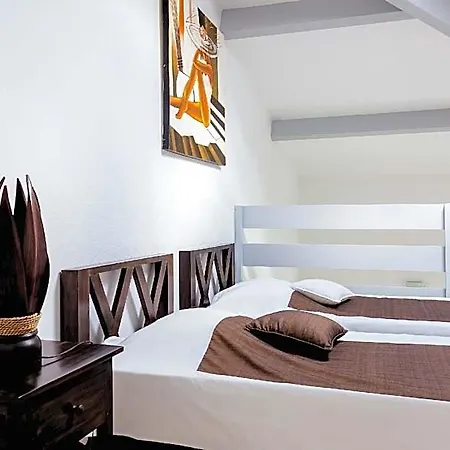 Szálloda Domaine De Pitrot 4*