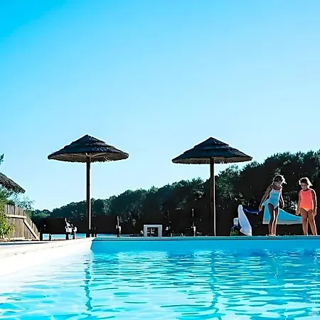 Domaine De Pitrot Szálloda 4*